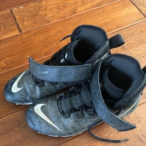 Used men’s football cleats